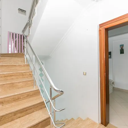 Villa Mo Daily Weekly *